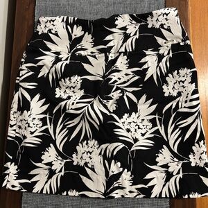 Skort SC&CO Size Large Black White Floral Print S.C. & Co